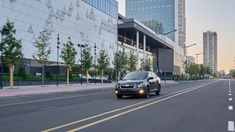 UzAutoMotors Cobalt Midnight qimmat narxda sotilayotganini rad etdi