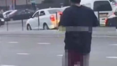 Toshkentda yigit ko&lsquo;chada, odamlar oldida tanishini pichoqladi
