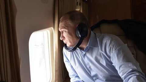 Путиннинг Курск вилоятига ташрифида дронлар ҳужум қилган — ОАВ 