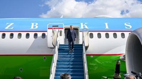 Shavkat Mirziyoyev amaliy tashrif bilan Qozog&lsquo;istonga keldi