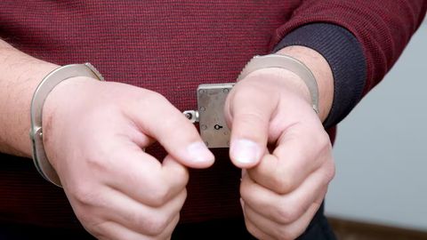 Тошкентда парвоз вақти стюардессага тегажоғлик қилган эркакка чора кўрилди