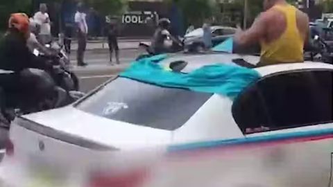 Samarqandda &ldquo;tomosha ko&lsquo;rsatgan&rdquo; qozog&lsquo;istonliklar xalqdan uzr so&lsquo;radi (video)