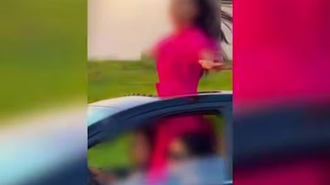 Namanganda Onix lyukidan tanasini chiqarib harakatlangan qiz uzr so&lsquo;radi (video)&nbsp;
