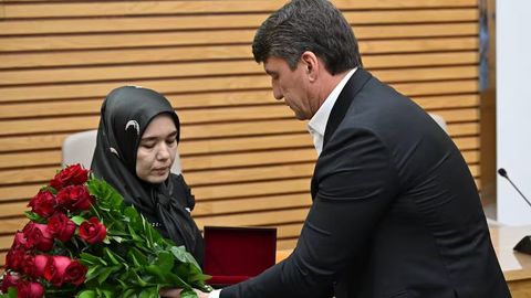 Bo&lsquo;rijarda cho&lsquo;kayotgan qizchalarni qutqarib, halok bo&lsquo;lgan Abdumannop Samiqovning rafiqasiga moddiy yordam berildi