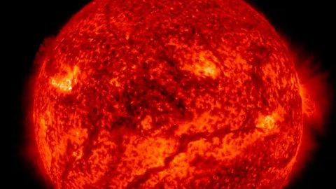 Astronomlar tarixda ilk bor Quyoshning janubiy qutbi fotosuratlarini namoyish etdi