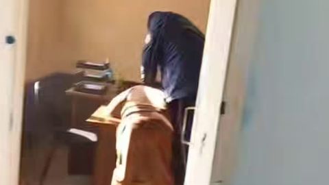 Buxoroda ichki ishlar xodimi voyaga yetmagan bolani qiynoqqa solgani aytilmoqda (video)