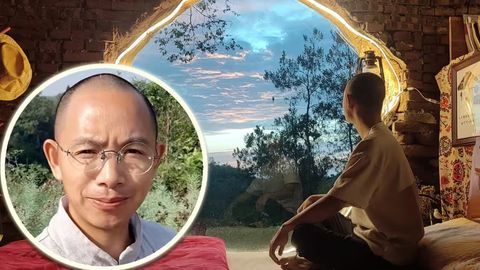 Xitoylik erkak ishdan va turmushdan hafsalasi pir bo&lsquo;lgach, hayotini tubdan o&lsquo;zgartirdi. U 4 yildan beri g&lsquo;orda yashaydi