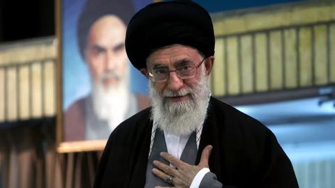 Eron oliy rahnamosi va oilasi bunkerda yashiringan &mdash; Iran International
