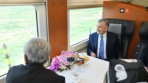 Prezident Qarshidan Shahrisabzga poyezdda bordi (foto)