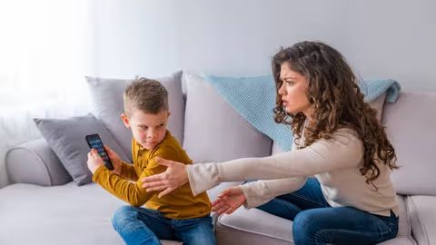 Ijtimoiy tarmoqlar bolalarda depressiyani keltirib chiqarishi mumkin &mdash; tadqiqot