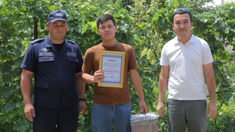 Toshkent viloyatida hojatxonaga tushib ketgan bolani qo&lsquo;shni yigit qutqardi