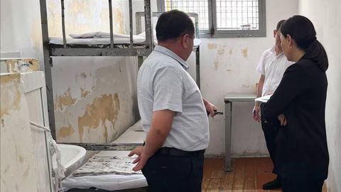 Toshkentdagi 1-sonli tergov hibsxonasida saqlanayotgan shaxslar soni belgilangan me&rsquo;yordan oshgani aniqlandi