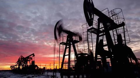 АҚШнинг Эронга зарбалари ортидан нефть нархи ошиб кетди