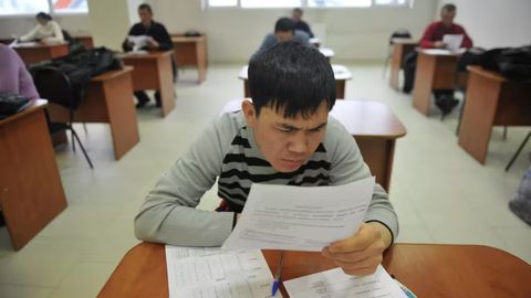 Россияда мигрантлар учун рус тили имтиҳони мураккаблаштирилади 