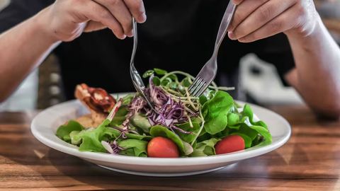 Vitamin va minerallar tanqisligini qanday to&lsquo;ldirish mumkin? Mutaxassisdan 5 tavsiya