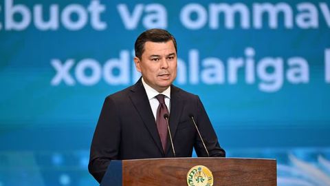 Sherzod Asadov &ldquo;Oltin qalam&rdquo; g&lsquo;oliblarini taqdirlash marosimida prezidentning OAV xodimlariga yo&lsquo;llagan tabrigini o&lsquo;qib eshittirdi