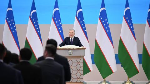 “Ёшларимизга ҳаётда муносиб ўрин топиши учун зарур шароитлар яратиш бурчимизга айланган” — Шавкат Мирзиёев