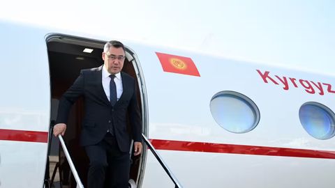 &ldquo;Kyrgyzstan&rsquo;s president has been sleeping on a plane for three days,&rdquo; says security chief&nbsp;