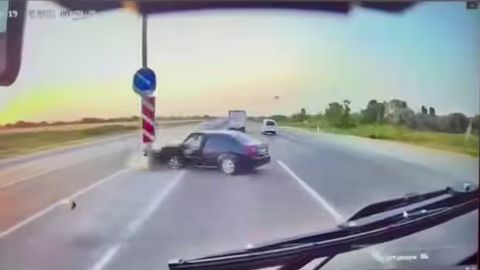 Sirdaryoda Lacetti va avtobus to&lsquo;qnashuvida bir kishi halok bo&lsquo;ldi (video)&nbsp;