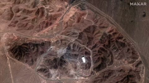 Сунъий йўлдош тасвирлари Эрон ядровий объектларида ишлар давом этаётганини кўрсатди (фото)