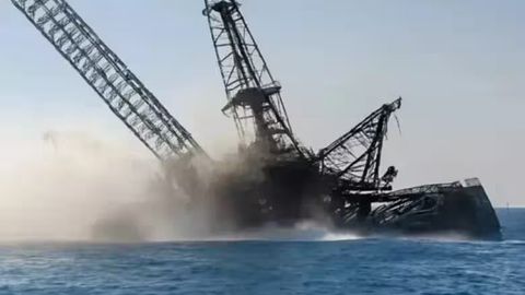 Сувайш каналида нефть кемаси чўкиб кетди. Қурбонлар бор