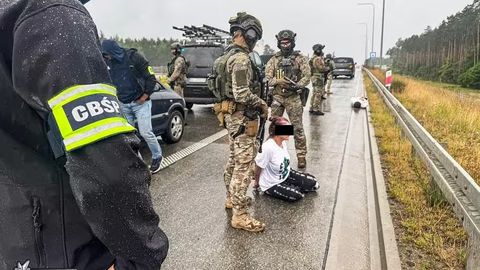 Polsha va Latviyada migrantlarni o&lsquo;g&lsquo;irlaganlar ushlandi (video)