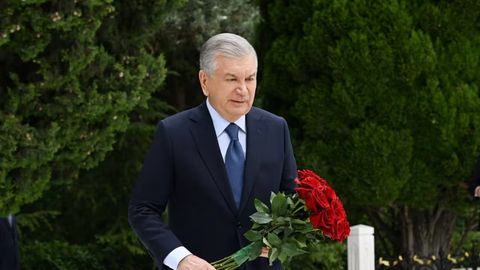 Шавкат Мирзиёев Ҳайдар Алиев ва Озарбайжон ватанпарварлари хотирасига ҳурмат бажо келтирди (фото)