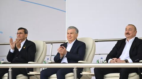 Shavkat Mirziyoyev Ilhom Aliyev hamrohligida IHT sammitining madaniy tadbirlarida ishtirok etdi (foto)