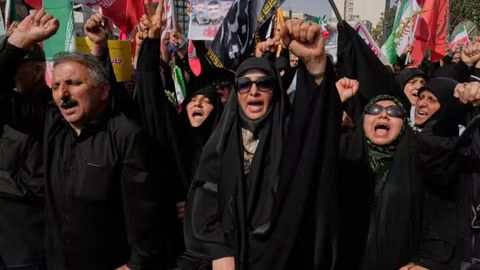 AQSH 12 kunlik urushdan keyin ilk bor Eron neftiga sanksiya kiritdi