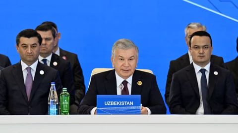 Шавкат Мирзиёев предложил организовать в Самарканде форум национальных авиакомпаний