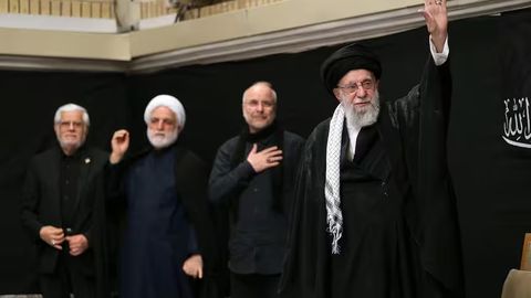 Ali Xomanaiy Isroil bilan urush boshlanganidan buyon ilk bor omma oldida ko&lsquo;rinish berdi