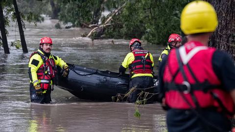 Texasdagi suv toshqini qurbonlarining soni 100 nafardan oshdi (video)