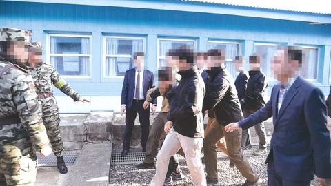 Жанубий Корея 6 нафар шимолий кореяликни ватанига қайтариб юборди