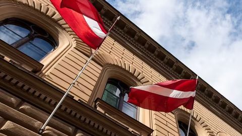 Latviya davlat xizmatchilarining Rossiya va Belarusiyaga borishini taqiqladi