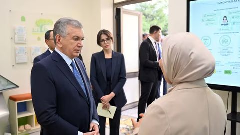 Шавкат Мирзиёев Тошкентдаги ижтимоий хизматлар маркази фаолияти билан танишди