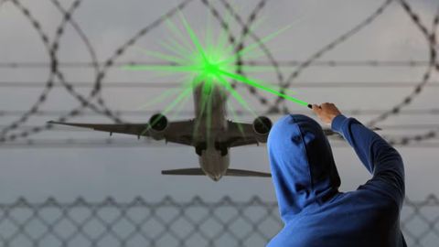Qozog&lsquo;istonda uchuvchilar ko&lsquo;zini lazer bilan qamashtirganlar jazolanadi
