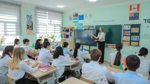С сентября в Узбекистане могут уволить учителей иностранных языков, не имеющих сертификат