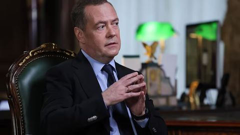 Медведев &ldquo;Трампнинг декоратив ультиматуми&rdquo;&nbsp;Россияга аҳамиятсиз эканини айтди