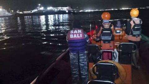 Indoneziyada 11 nafar odam dengizda 6 soat suzib tirik qoldi