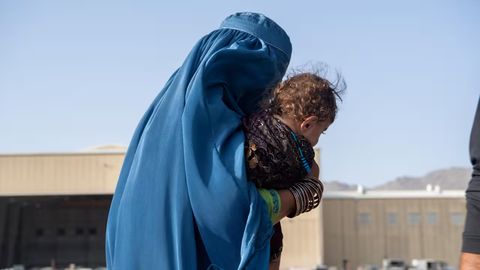 Maxfiy sxema bo&lsquo;yicha Buyuk Britaniyaga ko&lsquo;chirilayotgan afg&lsquo;onlarning ma&rsquo;lumotlari oshkor bo&lsquo;ldi