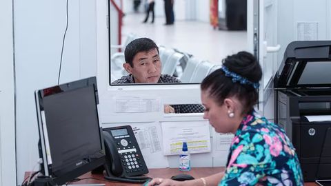 Rossiyada migrantlarning xorijga pul o&lsquo;tkazmalari cheklanishi mumkin