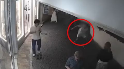 Italiyada o&lsquo;g&lsquo;rilar lordning 250 ming yevrolik soatini qo&lsquo;lidan olib qochdi (video)