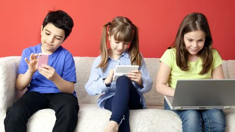 Erta yoshda smartfonga ega bo&lsquo;lgan bolalarda ruhiy muammolar yuzaga kelmoqda &mdash; global tadqiqot
