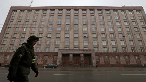 Sankt Peterburgda FSB binosi yonida raqsga tushgan amerikalik sayyohlar qo&lsquo;lga olindi