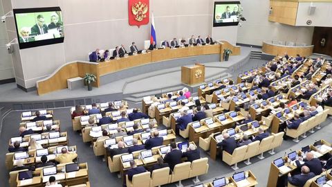 Россияда вафот этган депутат бир кунда 11 марта овоз бергани маълум бўлди