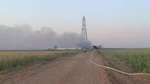 В месторождении в Муйнаке произошла утечка газа (видео)