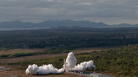 Avstraliyaning ilk orbital raketasi 14 soniya ichida qulab tushdi (video)