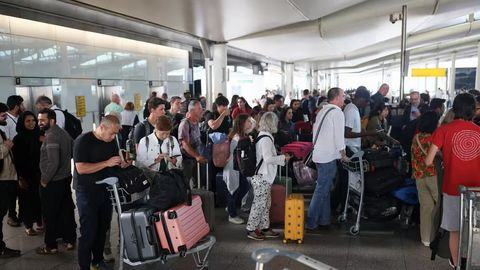 Buyuk Britaniyada texnik nosozlik sabab 120 dan ortiq aviareys bekor qilindi
