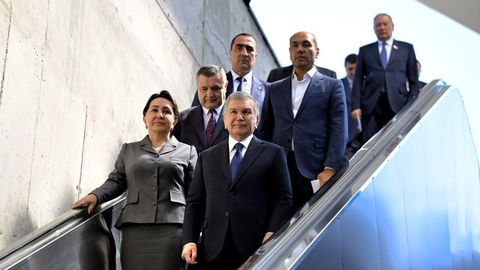 Prezident Yangi O‘zbekiston ko‘chasida qurilgan yerosti avtomobil yo‘lini ko‘zdan kechirdi