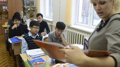 Rossiya migrantlarning bolalariga maktablarda bepul ta&rsquo;lim berishni taqiqlamoqchi